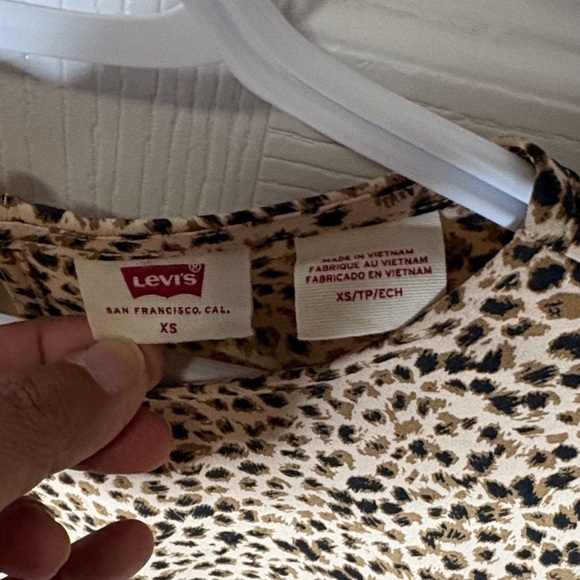 NWOT Levi's Tan Leopard Print Blouse - Picture 2 of 5
